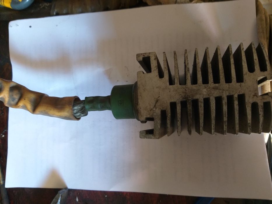 Силовые диоды нарадиаторе