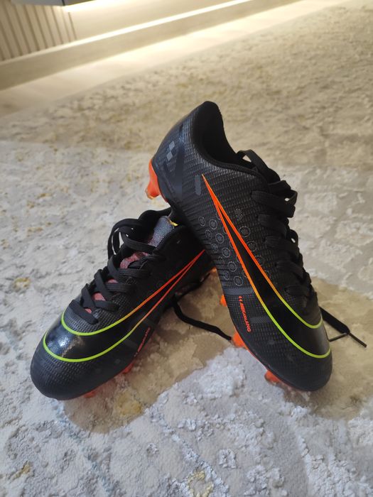 Бутсы футбольные