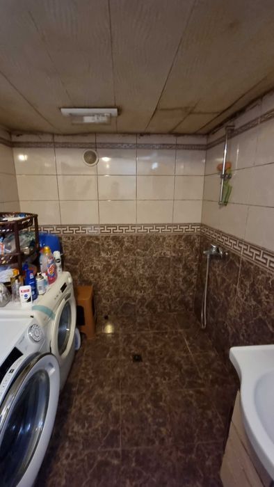 1729-Продава се двуетажна масивна къща в кв. "Варош"!