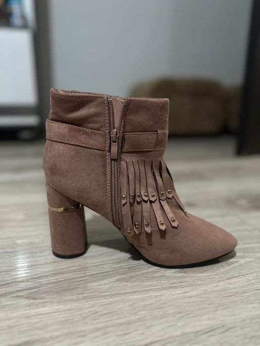 Дамски боти:елеганти, велурени