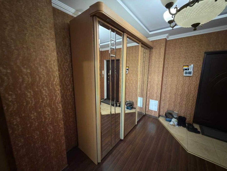 Шкаф-купе с зеркалом