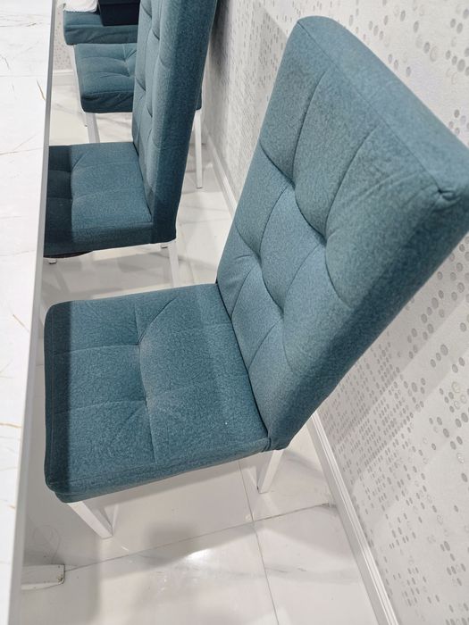 Кухонный стол со стульями