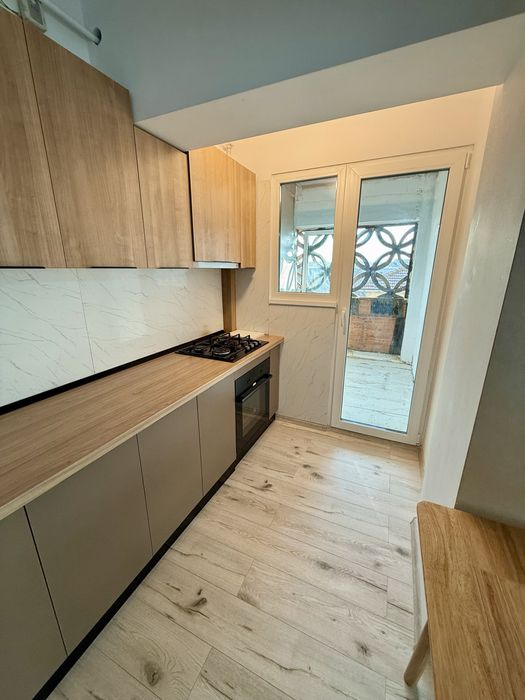 Apartament cu 3 camere et4/4 strada  Doinei