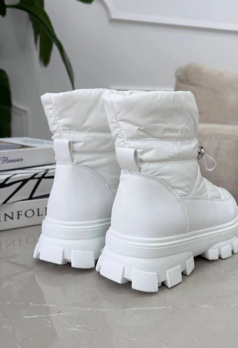 Продам женские дутики