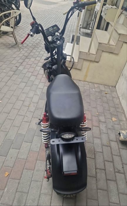 Електрически скутер тип чопър