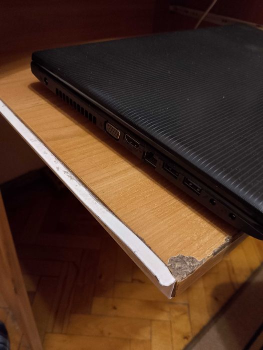 Laptop  ASUS 4GB Ram , 250 GB SSD , DVD compakt disk