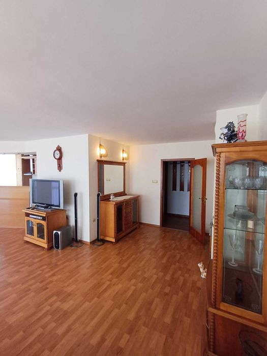Продава се Тристаен апартамент в Шумен, Пазара - 156 кв.м за 1095 €/кв.м - Снимка #11