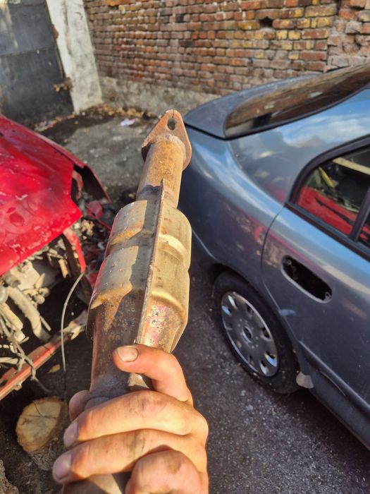 Катализатор за Мицубиши каризма 1.8 ГДИ 125 кс