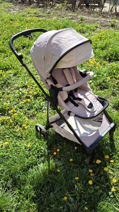 Carucior 3 in 1 Chicco Seety culoare crem
