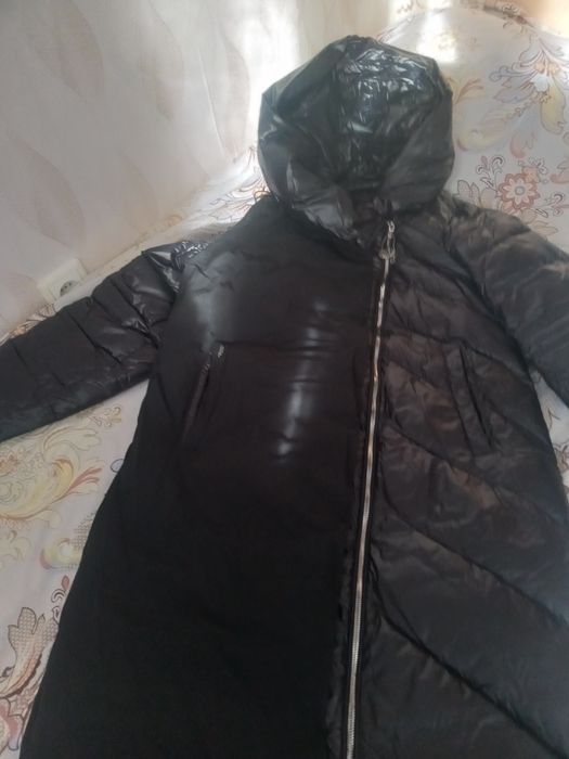 Черный пуховик женский