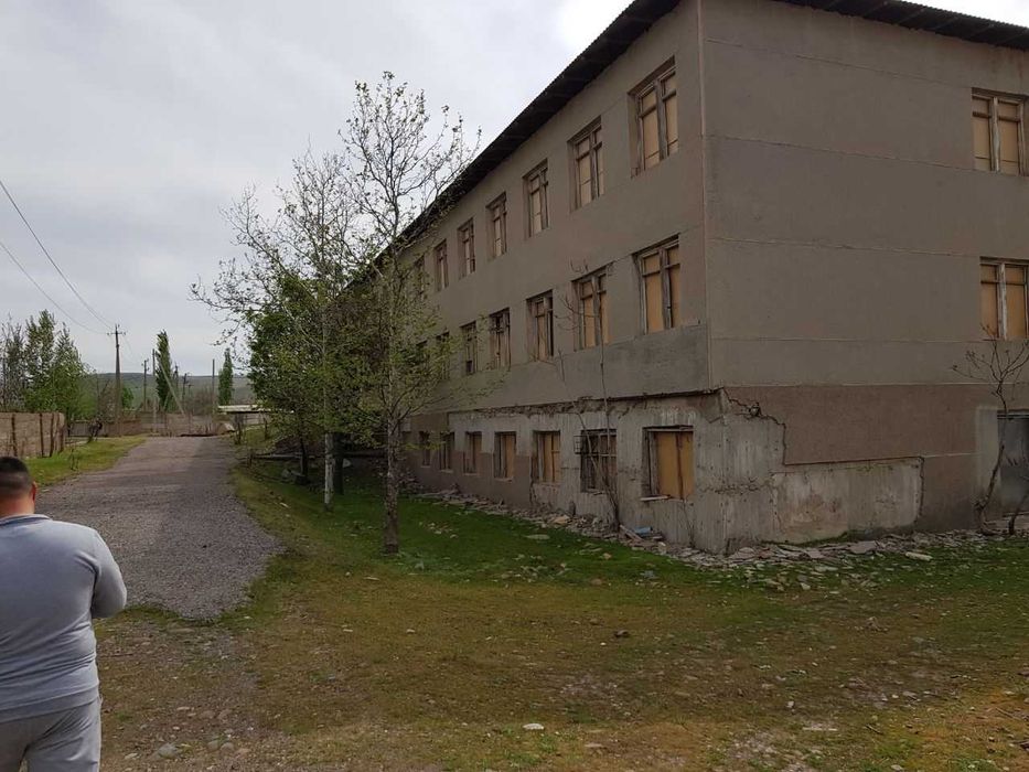 Продается двухэтажное здание с участком  в Бостанлыкском районе