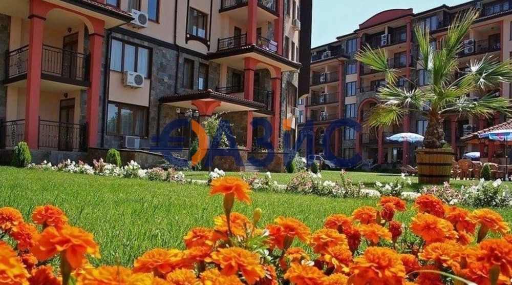 Продава се Хотел в Царево - 11365 кв.м за 463 €/кв.м - Снимка #3