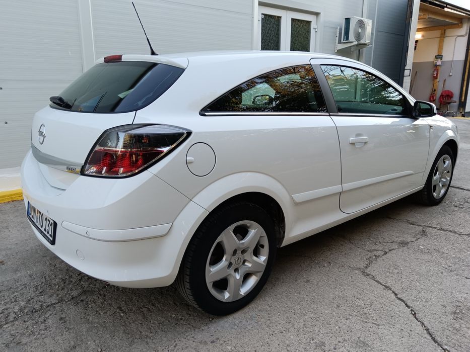 Opel Astra GTC...