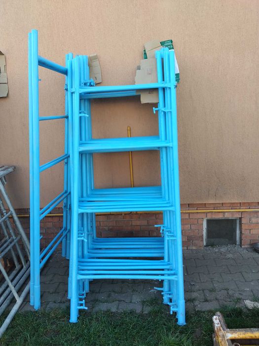 Schelă și popi metalici Spania