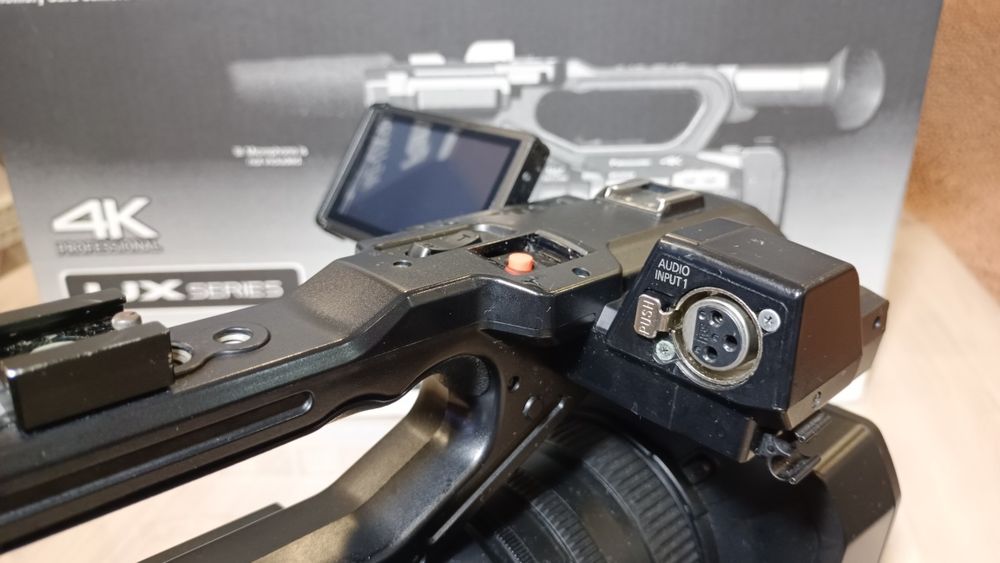 Видеокамера Panasonic AG_UX90