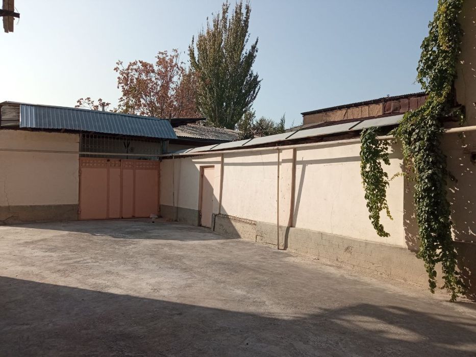 Malika bozor oldidan 6.5 sotix yer hisobida sotiladi