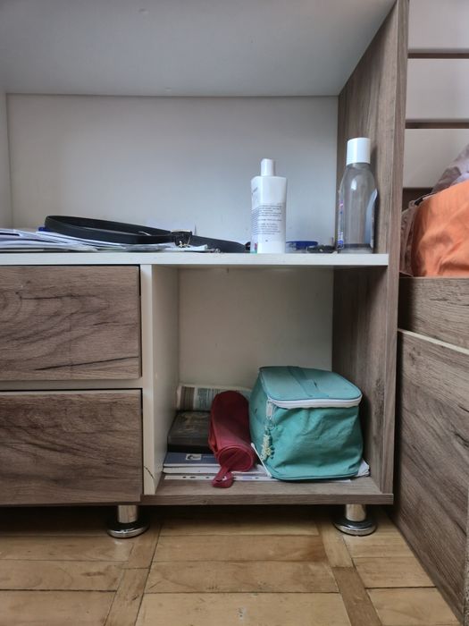 Vând birou+scaun+biblioteca