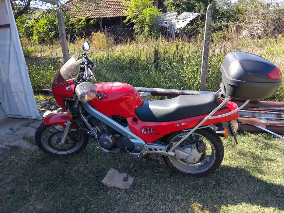 Продавам се Honda NTV 650