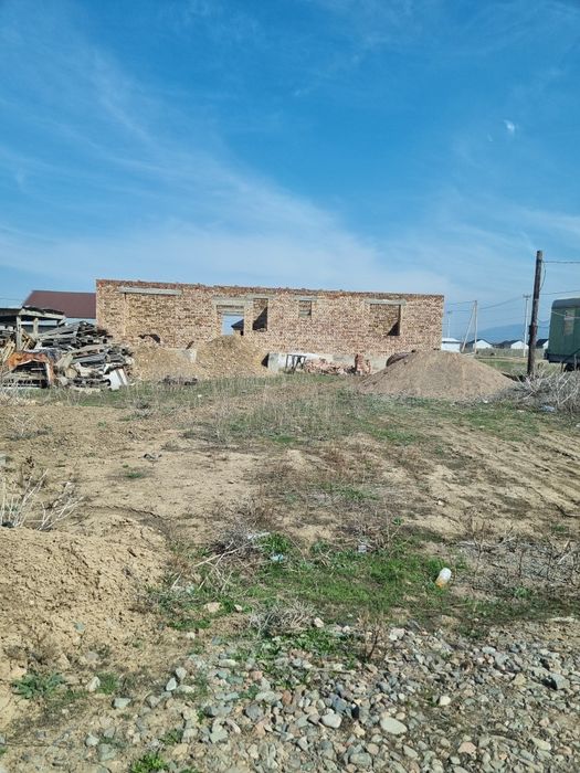 Продам не достроенный дом.