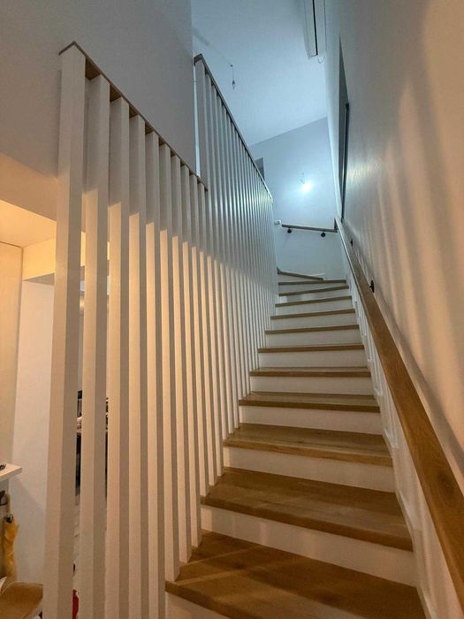 Scara interioara lemn masiv