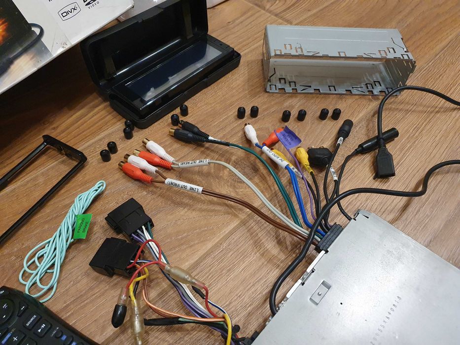 Продавам JVC KD-AVX55