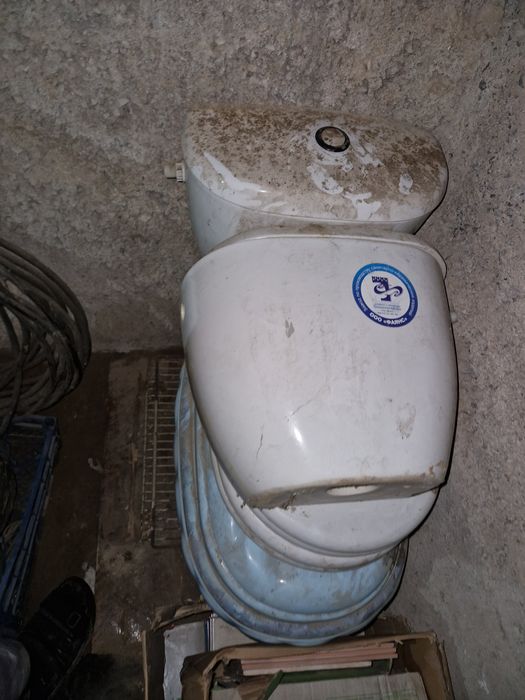 Продам бу унитазы