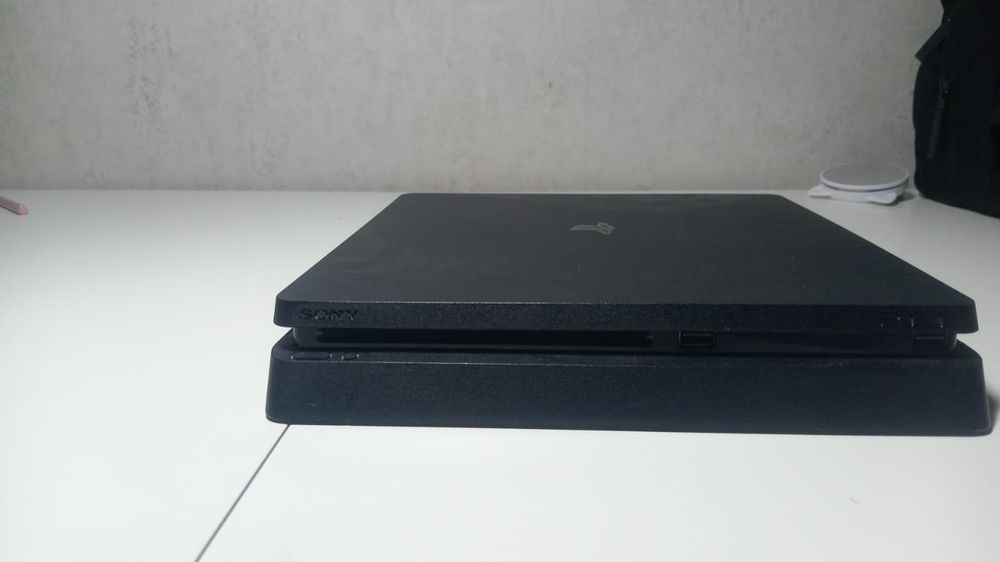 PlayStation 4 slim