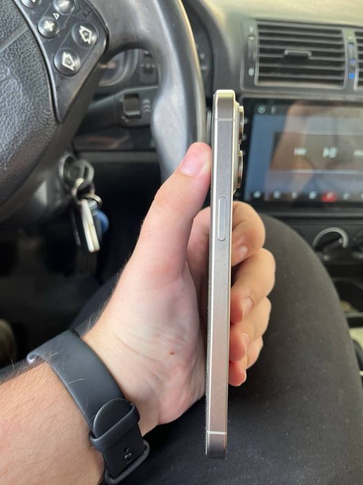 Обменяю iPhone 15 pro max 512 на samsung