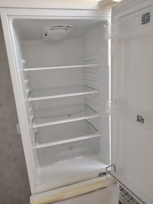 Продам холодильник Samsung