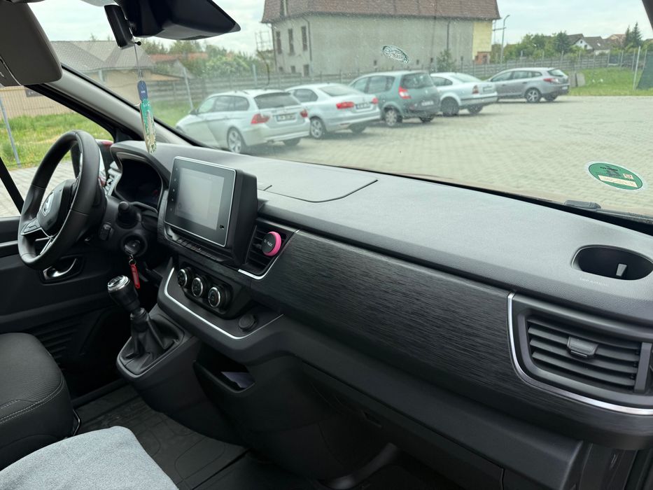 De Vanzare Renault Trafic 8+1 2023