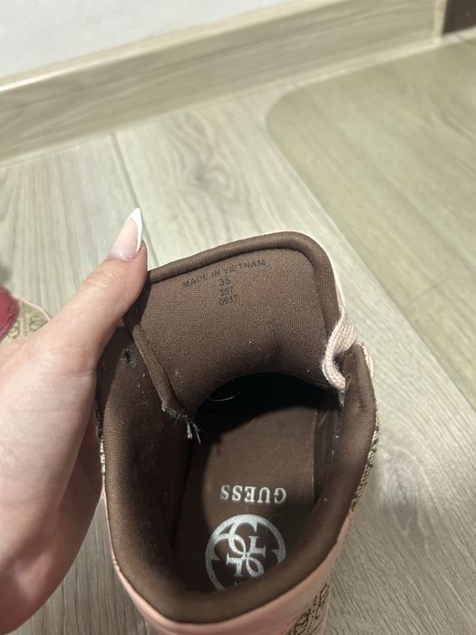 adidasi  Guess
