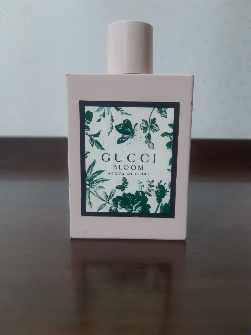 Упаковка Gucci Bloom