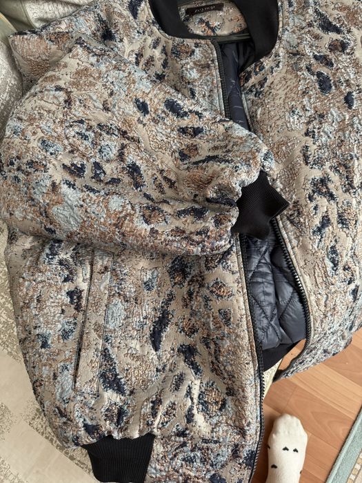 Казахсктанский дизайнерский бомбер