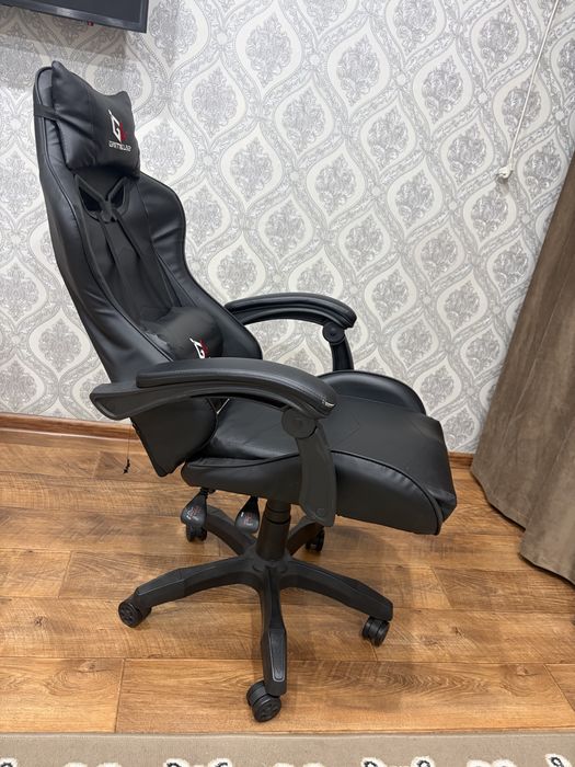 Продам игровой кресло и стол