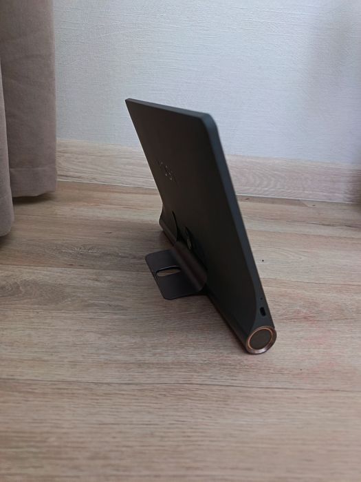 Lenova YT-X705X планшет