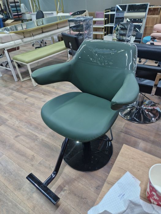 Парикмахерское кресло