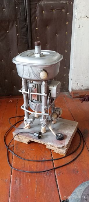 Босқон(темирчиларга) ва газ тортқич хам. .СССРники янги