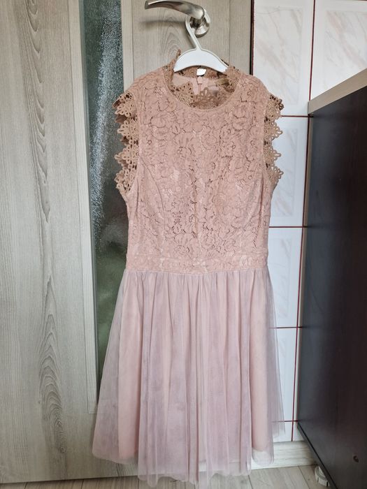 Прекрасна рокля с дантела