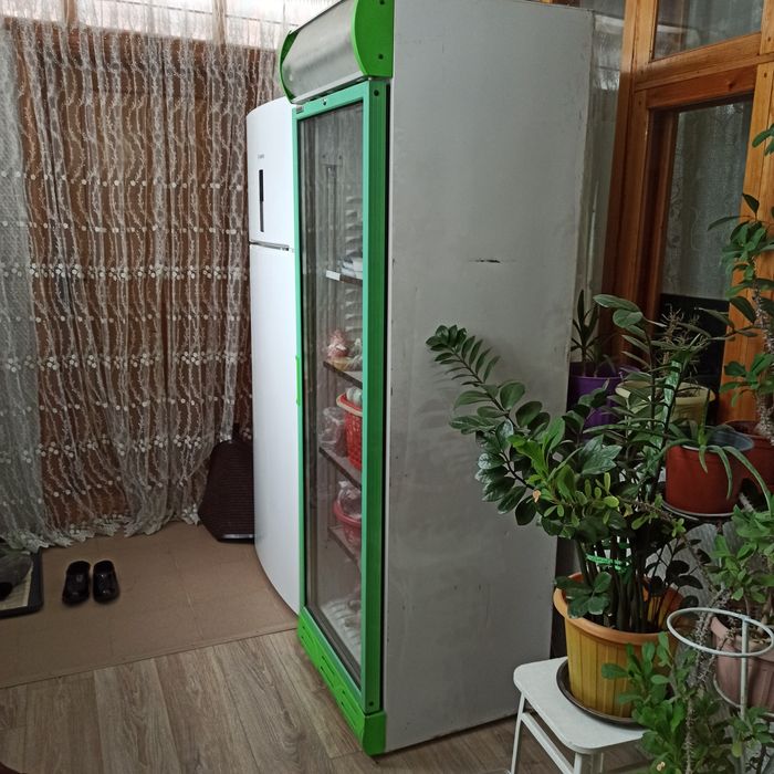 Холодильник большой