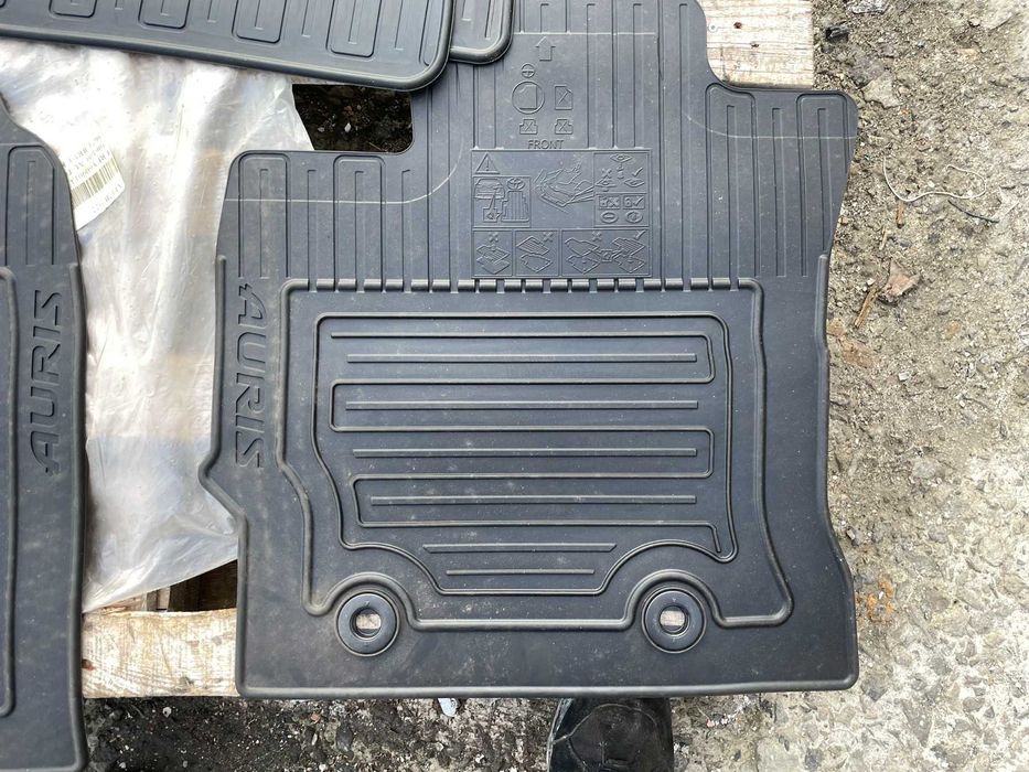 Гумени Стелки Toyota Auris PZ49L-E0353-Rj Оригинал