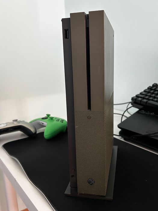 XBOX ONE S 1TB + Doua controllere