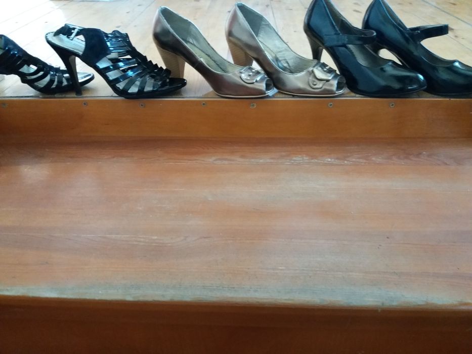 Продам женскую обувь