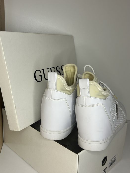 Бели кецове с платформа Guess