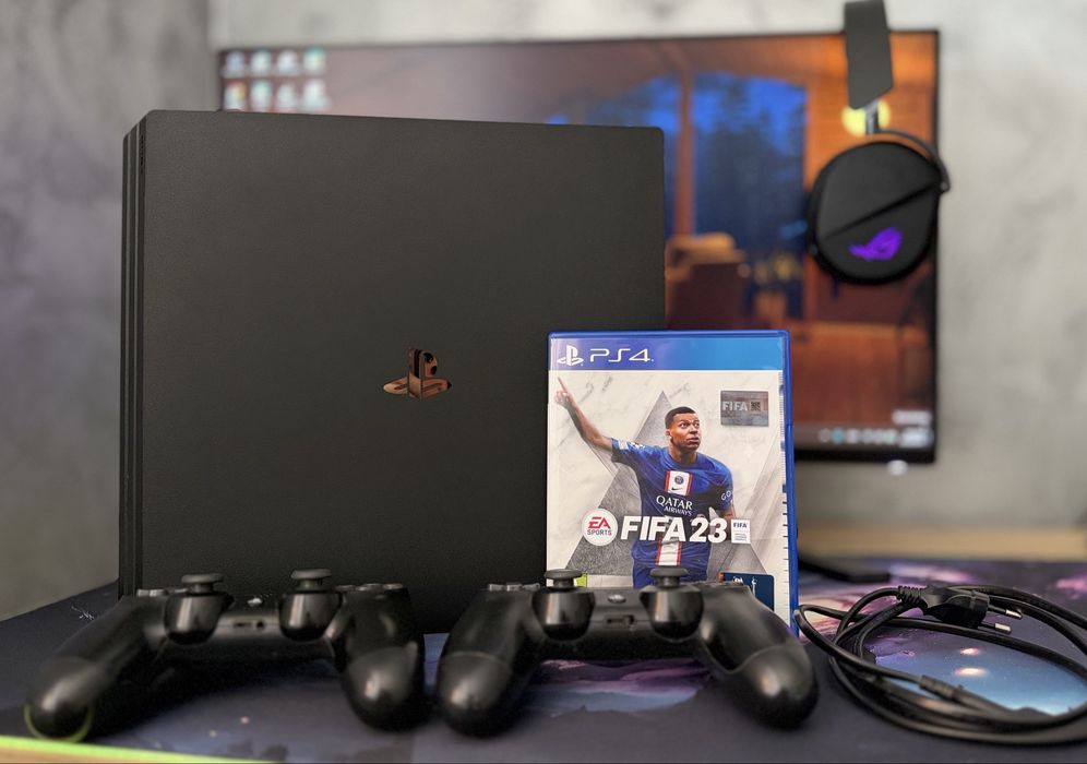 Consolă Sony PlayStation 4 Pro 1TB Jet Black + 2 Controllere + FIFA 23 – Stare impecabilă!