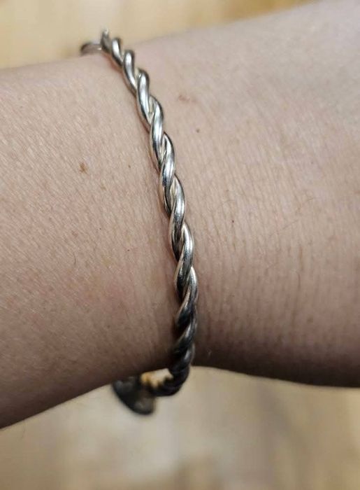 Красива сребърна гривна