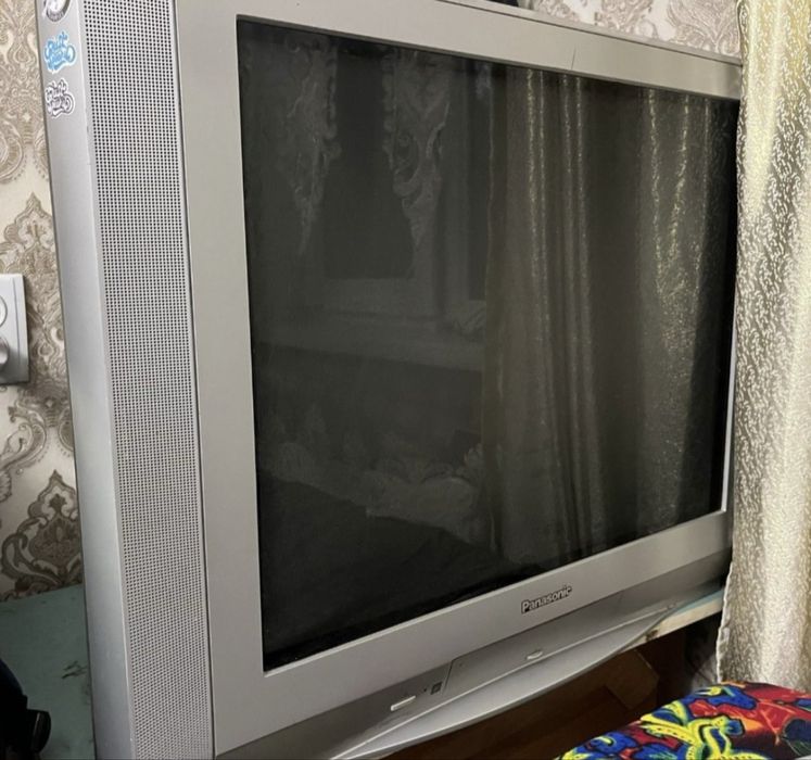 Телевизор с пультом