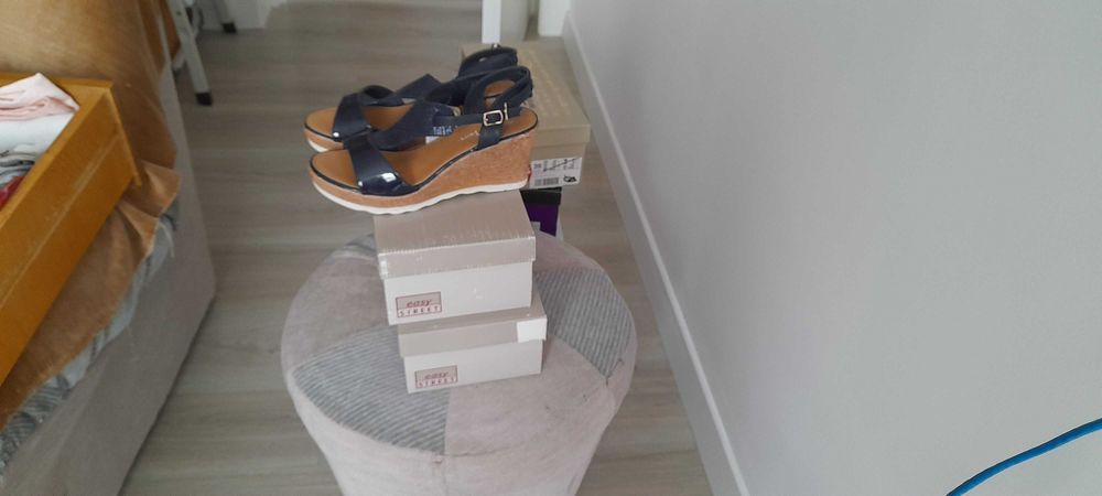 Sandale cu talpa ortopedica