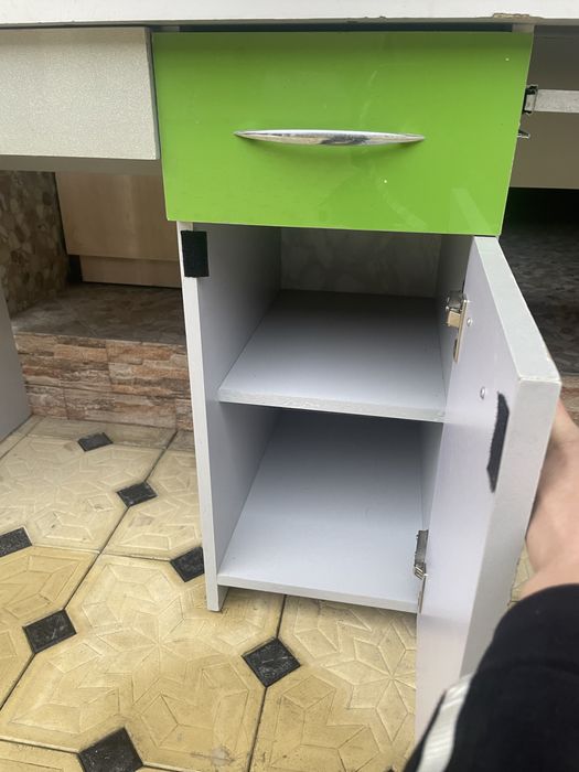 Детский стол для учебы, компютера