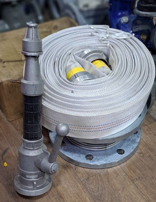 пожарный рукав..