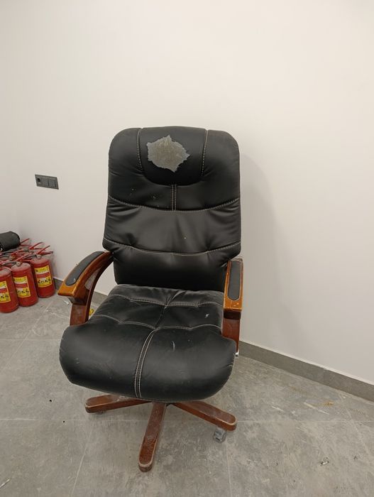 Кресло сотилади.б/у